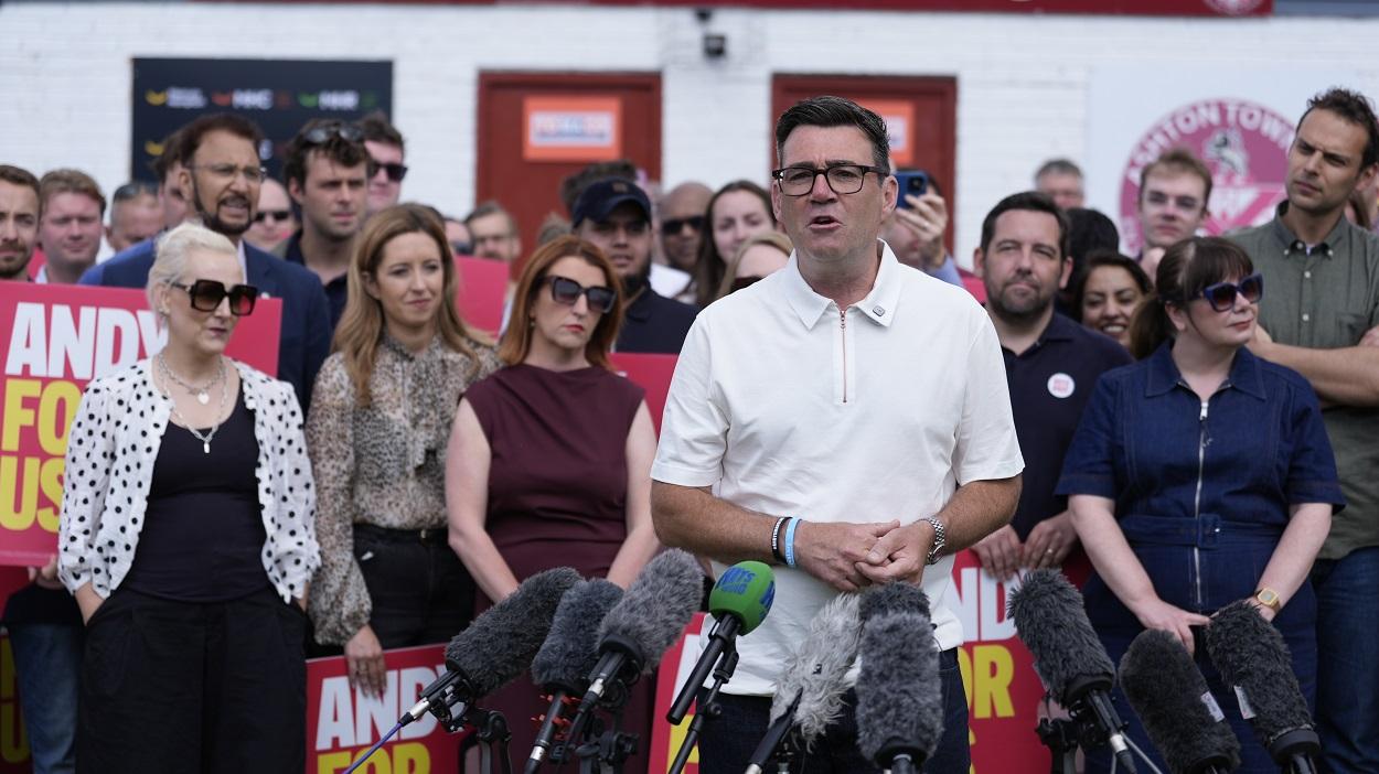 El candidato laborista Andy Burnham en la elección parcial de Makerfield. EP