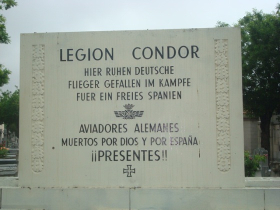 Placa de la Legión Cóndor en el cementerio de La Almudena.