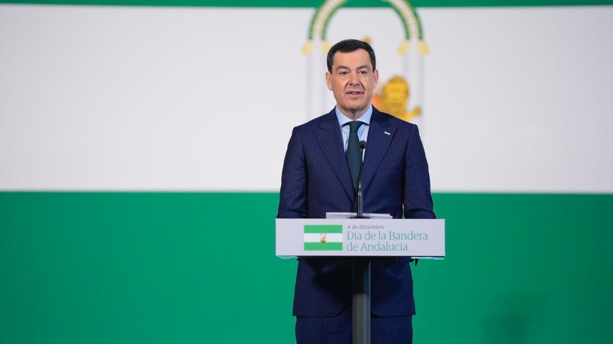 Moreno Bonilla interviene en el acto por el Día de la Bandera de Andalucía, en el Palacio de San Telmo en 2025 / EP