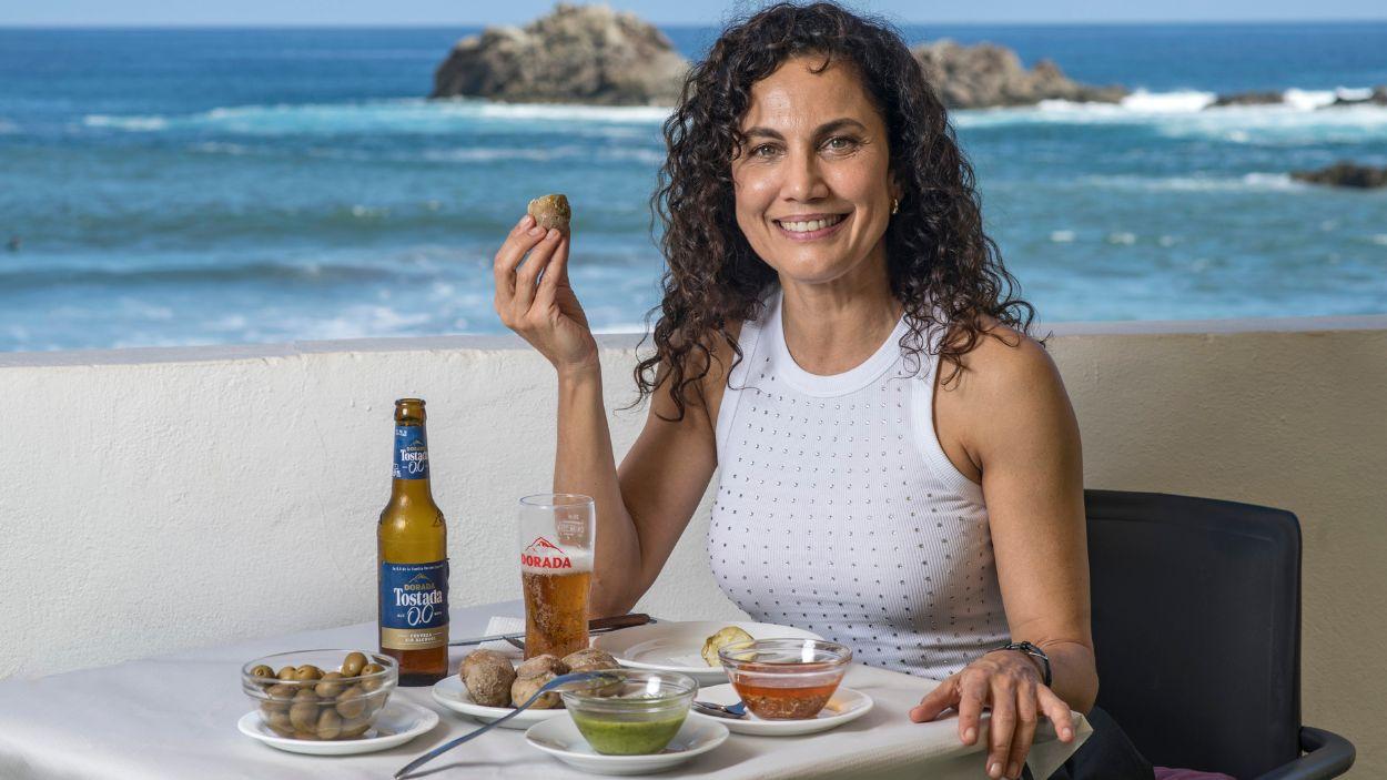 La actriz Toni Acosta nos descubre la cocina canaria de Casa África en Taganana, al norte de la isla de Tenerife. Foto: Alfredo Cáliz La actriz Toni Acosta nos descubre la cocina canaria de Casa África en Taganana, al norte de la isla de Tenerife. Foto: Alfredo Cáliz