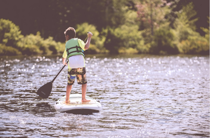 Paddle surf