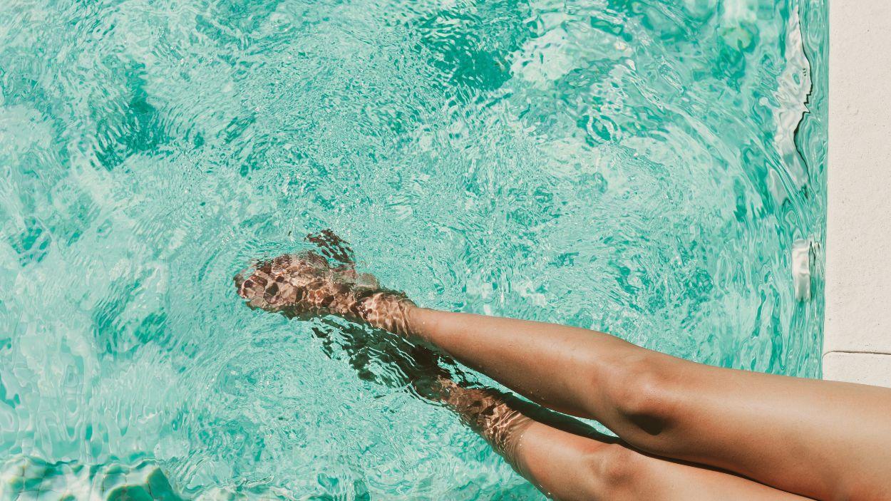 El síndrome de las piernas pesadas: por qué el calor pone a prueba tu circulación 