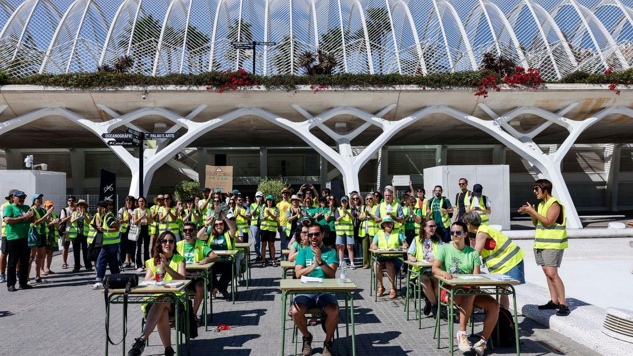 Manifestantes durante  la huelga de profesores. EP.