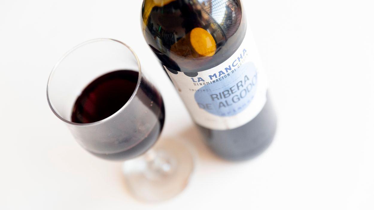 Las exportaciones de vino y otros alimentos siguen liderando en Castilla-La Mancha. EP.