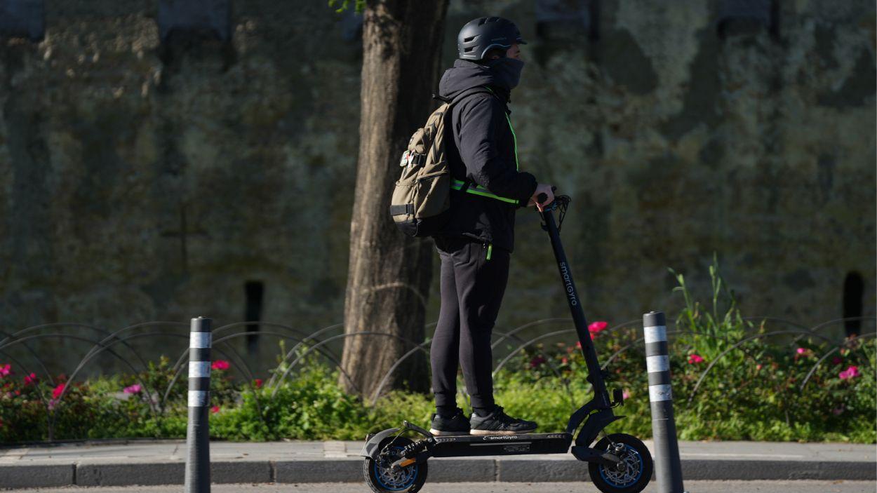 Usuario de patinete eléctrico. EP.