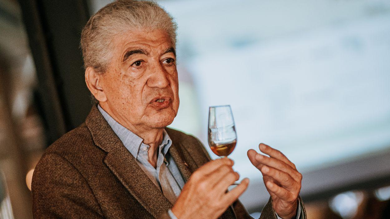 Luis Figueroa, maestro ronero. 
