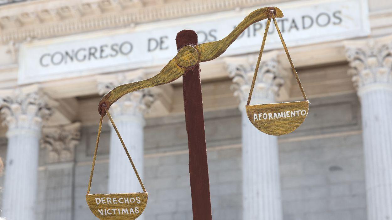 Víctimas de la DANA insisten en que se retire el aforamiento a Carlos Mazón en el Congreso de los Diputados. EP.