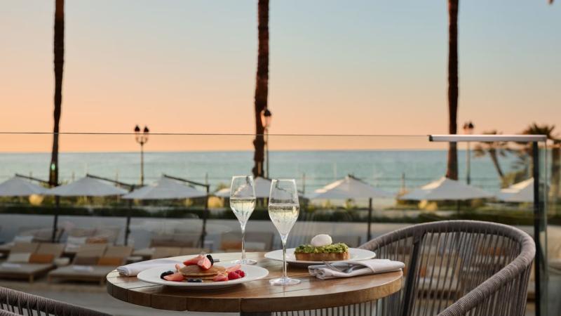 El desayuno en W Ibiza combina producto fresco, cocina elaborada y vistas al Mediterráneo para empezar el día con calma El desayuno en W Ibiza combina producto fresco, cocina elaborada y vistas al Mediterráneo para empezar el día con calma