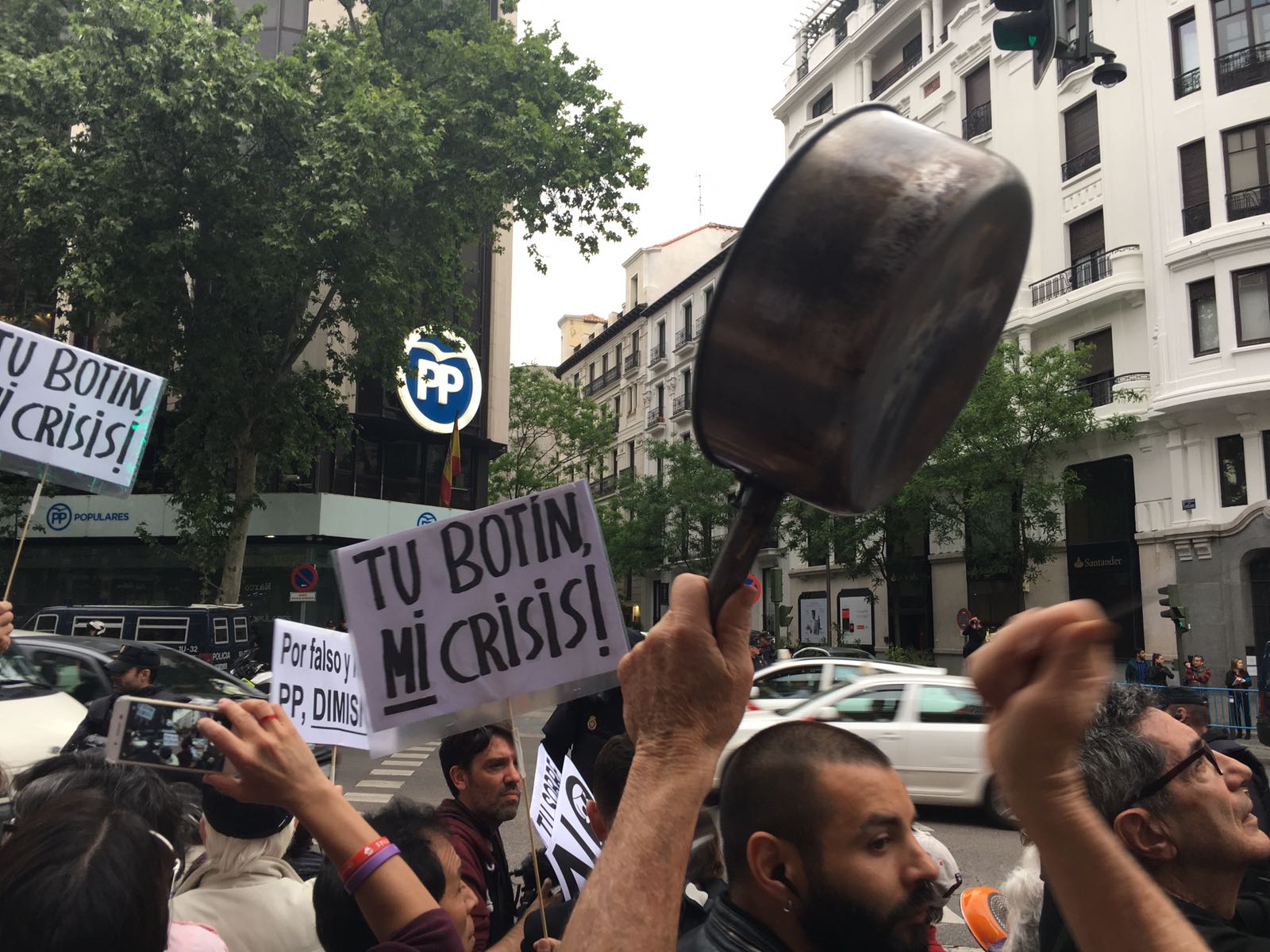 Manifestación y cacerolada a las puertas de Génova. Archivo. 