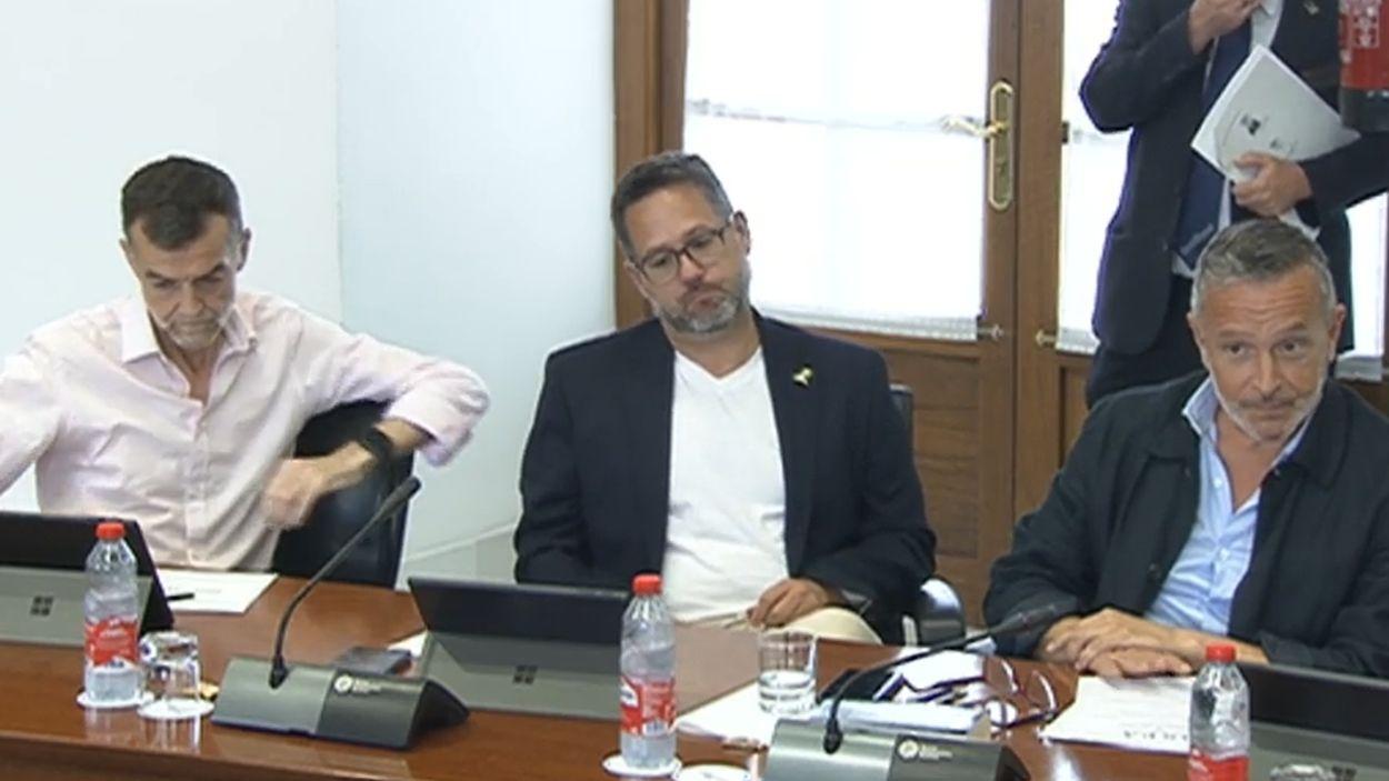 Antonio Maíllo (Por Andalucía) i., José Ignacio García (Adelante Andalucía) c., Rafa Recio (PSOE-A) d. en la Junta de Portavoces