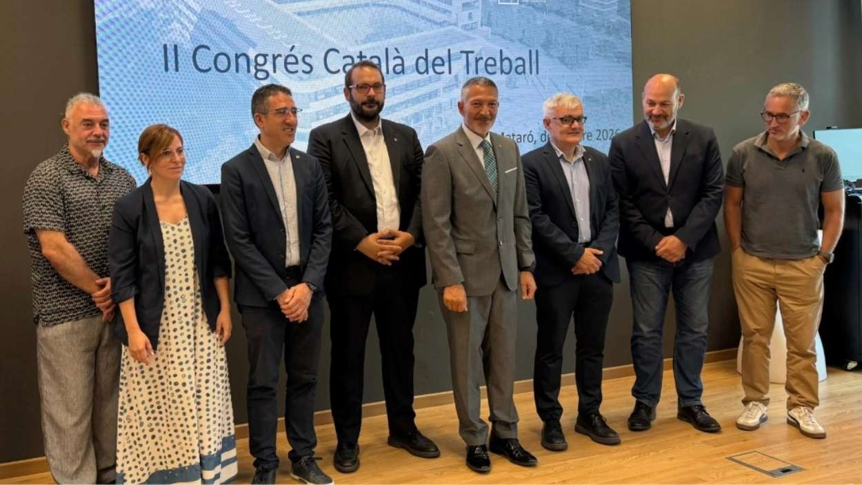 El conseller de Empresa y Trabajo de la Generalitat, Miquel Sàmper, y el alcalde de Mataró, David Bote, en el acto de firma del convenio para celebrar el II Congrés Català del Treball