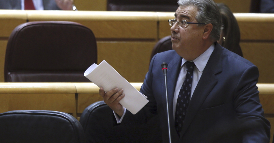 El ministro del Interior, Juan Ignacio Zoido, durante una intervención en una sesión de control al Gobierno en el Senado