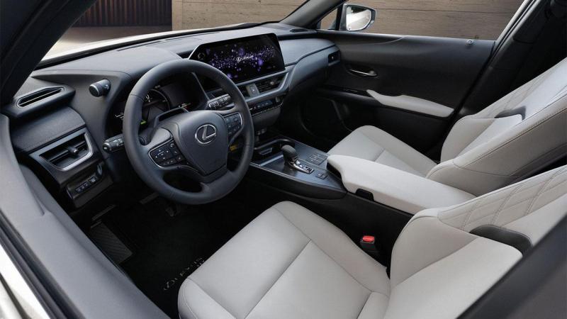 lexus UX volante