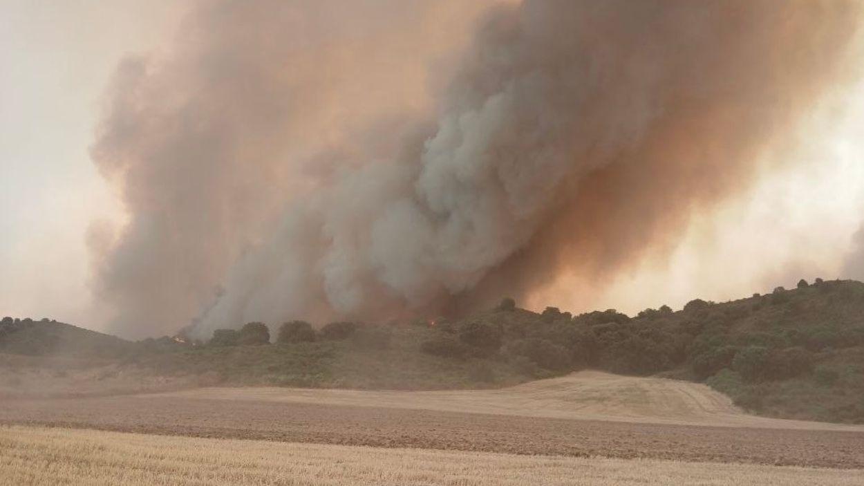 Imagen del incendio en la provincia de Huesca, que afecta a la Comarca de La Litera. EP.