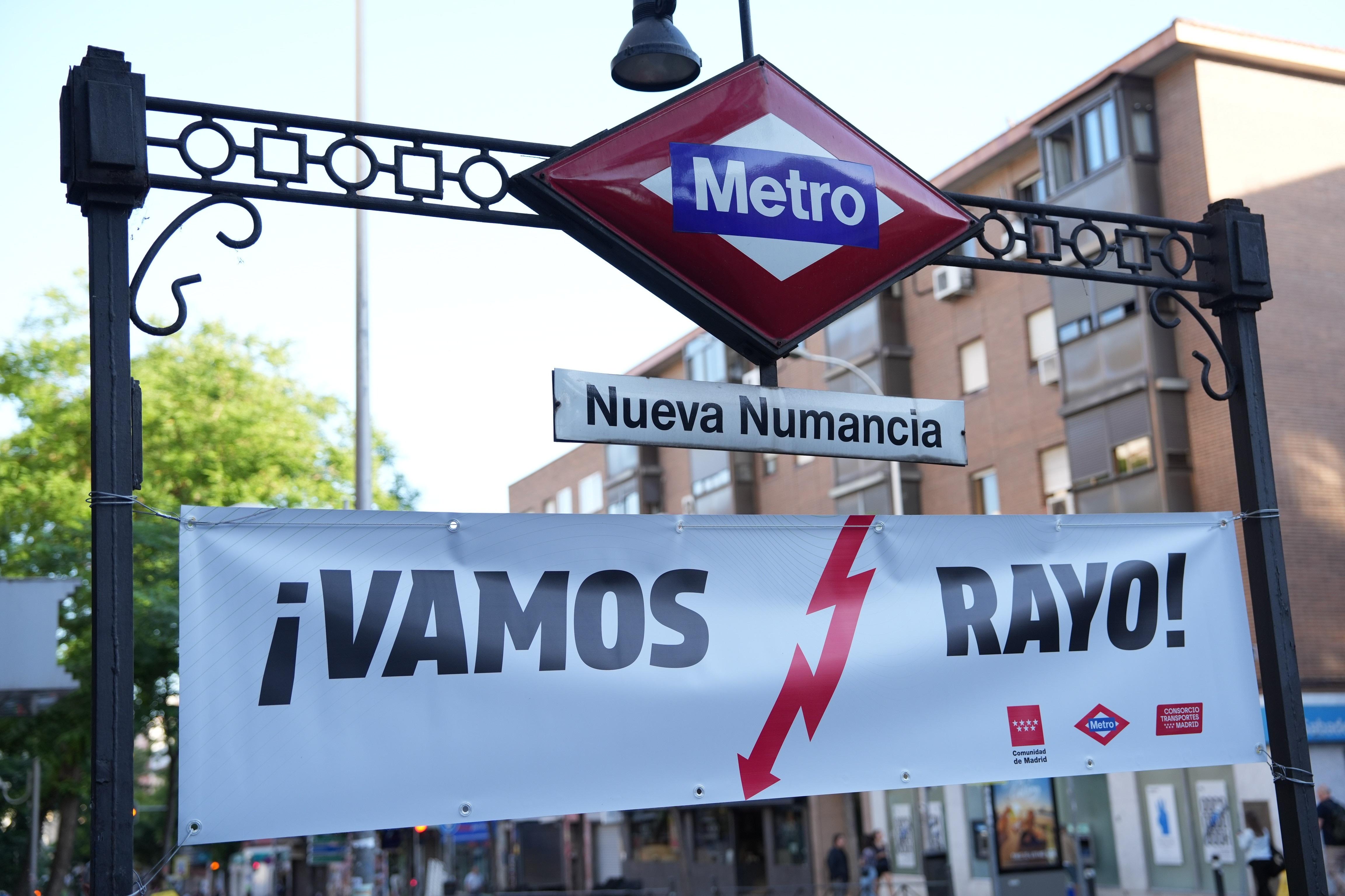 Una parada de Metro de Madrid antes de la final de la Conference League 2026