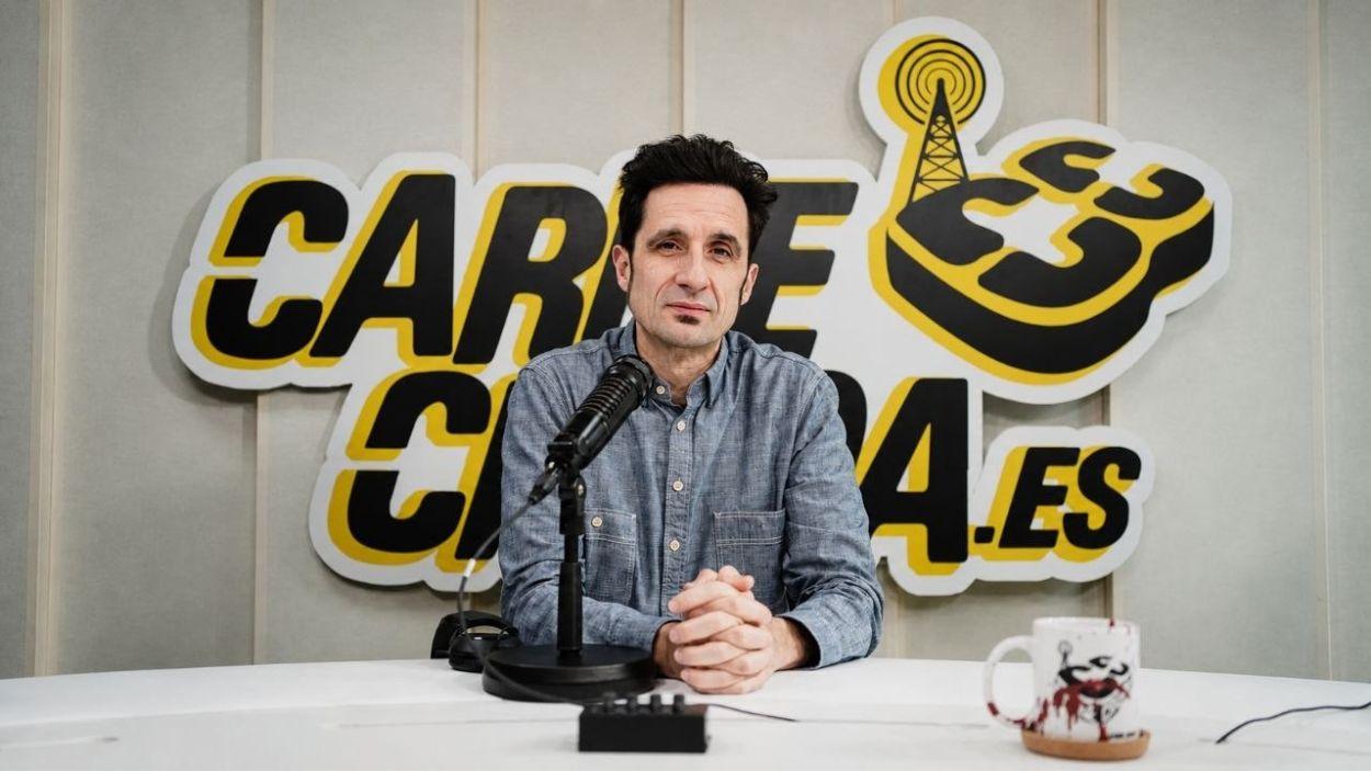 Javier Gallego, director de Carne Cruda Prefiero vivir en un país con más Óscar Camps y menos Santiago Abascal.