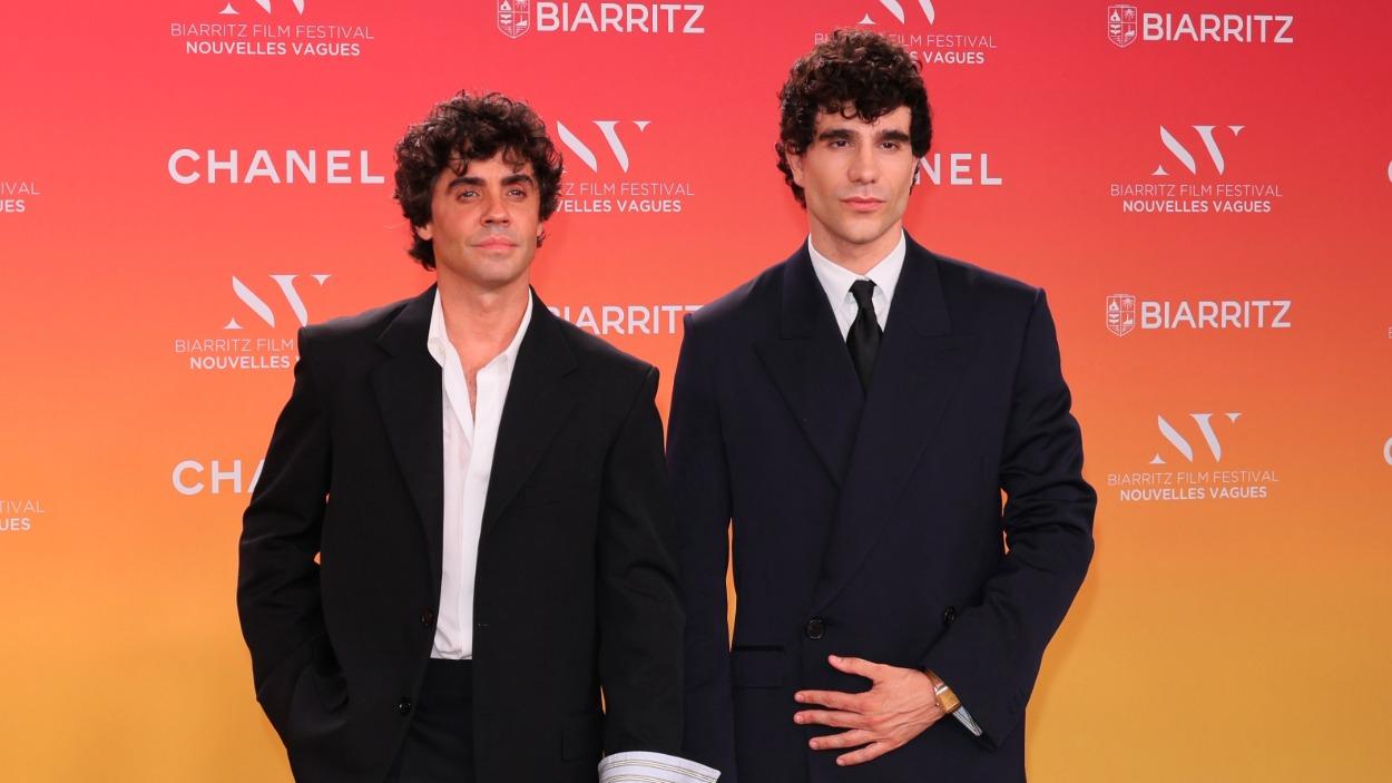 Javier Ambrossi y Javier Calvo x LOEWE  en Biarritz