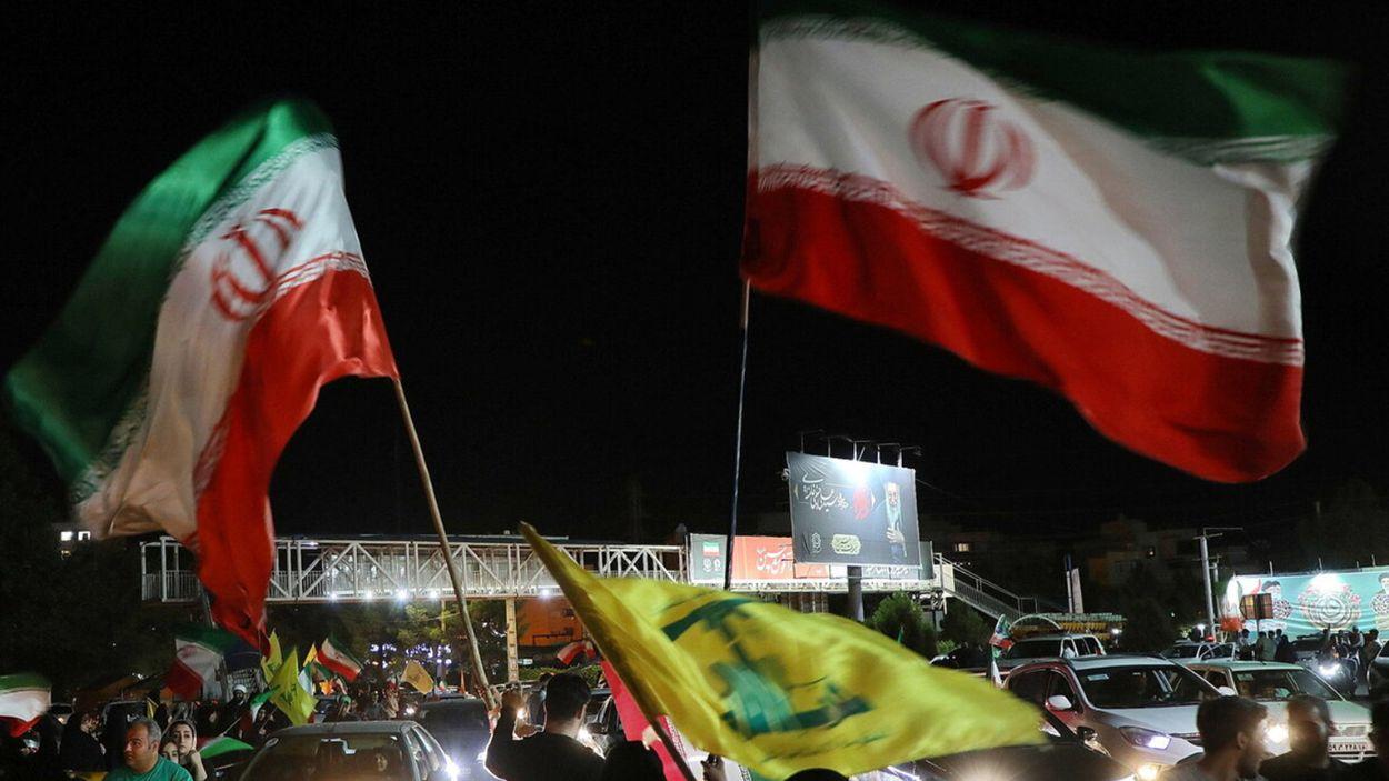 Decenas de seguidores de Hezbolá protestan contra el acuerdo marco con Israel. EP.
