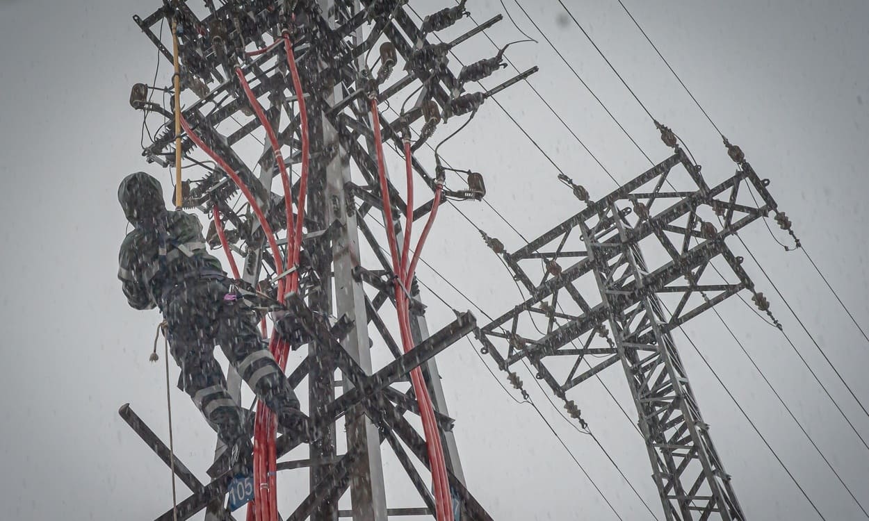 Trabajo en lineas de Iberdrola