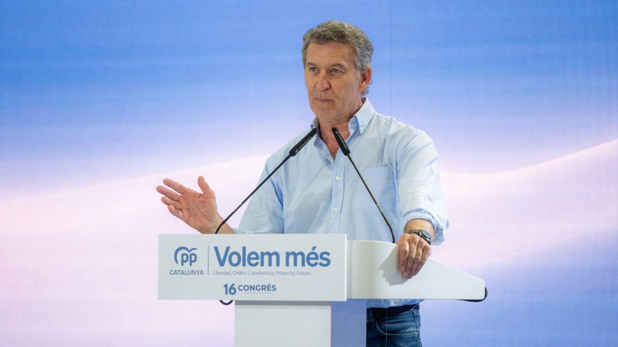 El presidente del PP, Alberto Núñez-Feijóo, interviene durante el XVI Congreso Extraordinario del PP catalán, en el Hotel Grand Marina, a 27 de junio de 2026, en Barcelona. Lorena Sopêna / EP