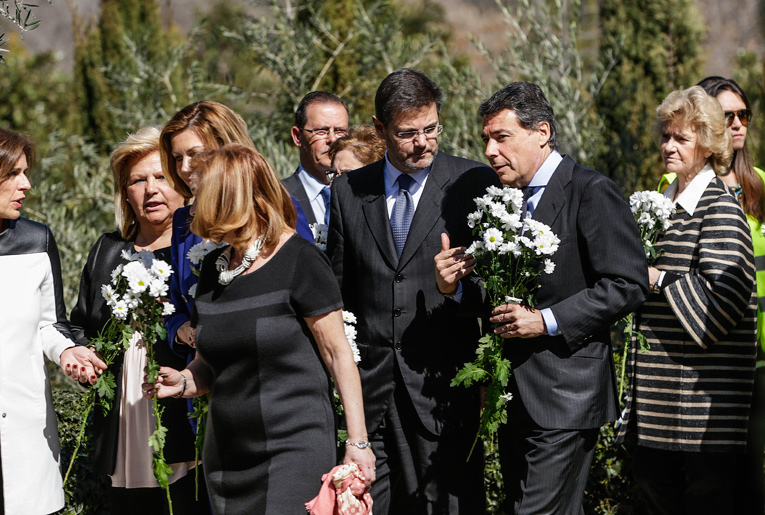 Rafael Catalá e Ignacio González, junto a María Dolores de Cospedal, en el homenaje a las víctimas del 11M de 2015. 