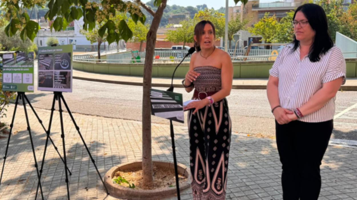 La alcaldesa de Sabadell, Marta Farrés, presenta la inversión para renovar la señalización viaria. Ayuntamiento de Sabadelll