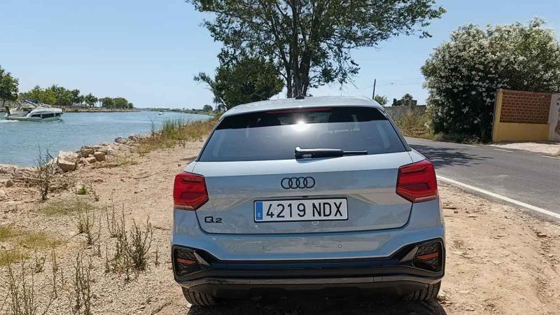 audiq2 trasera