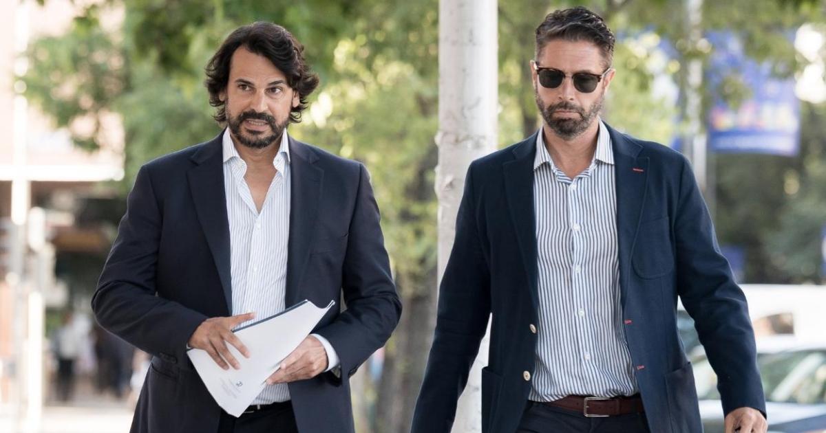El novio de Ayuso reconoce ante la juez que le envió a Miguel Ángel Rodríguez la fotografía de los periodistas de ‘El País’