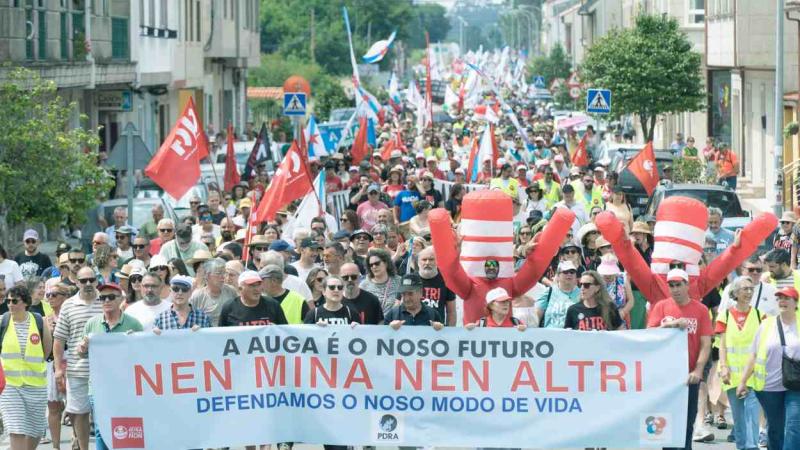 Imagen de la protesta celebrada el pasado día 14 en A Illa de Arousa contra Altri y la mina de Touro (Foto: Plataforma Ulloa Viva).