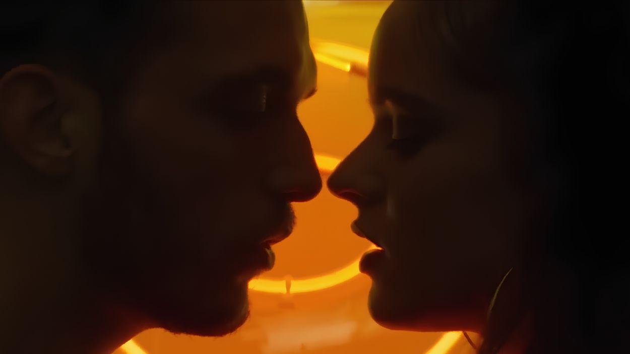 C. Tangana y Rosalía en el videoclip de Antes de Morirme