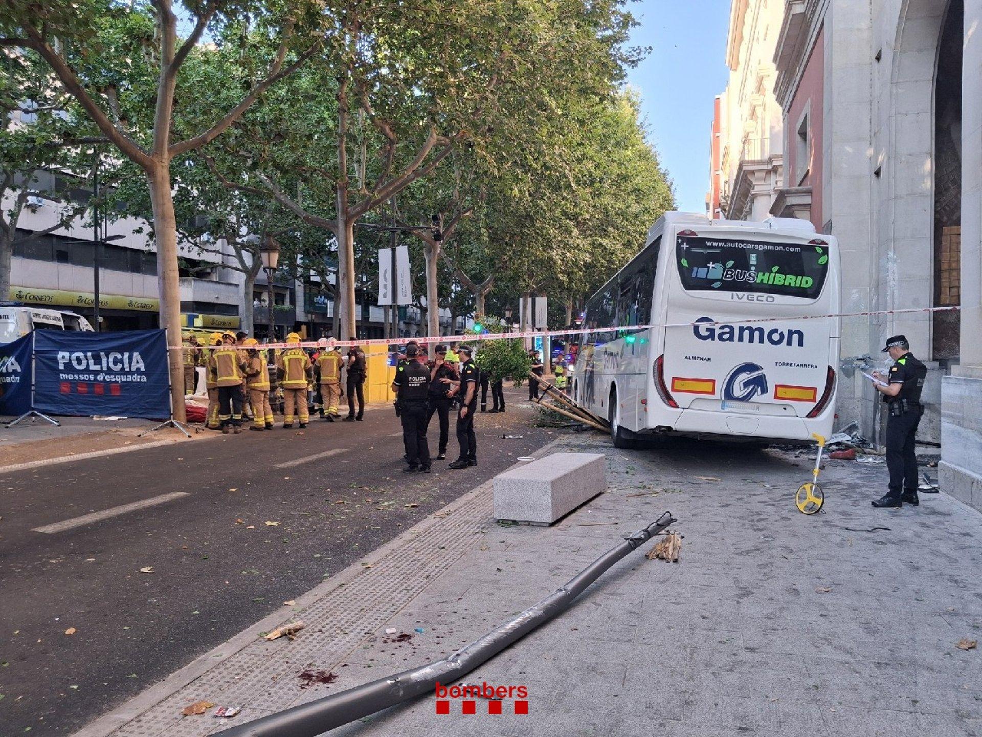 Accidente en la Rambla Ferran de Lleida. Bombers de la Generalitat