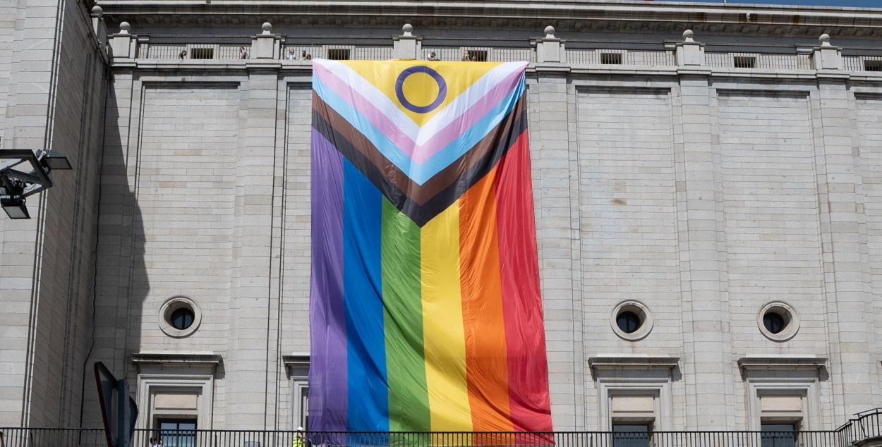 El Ministerio de Trabajo con la bandera LGTBIQ+. EP