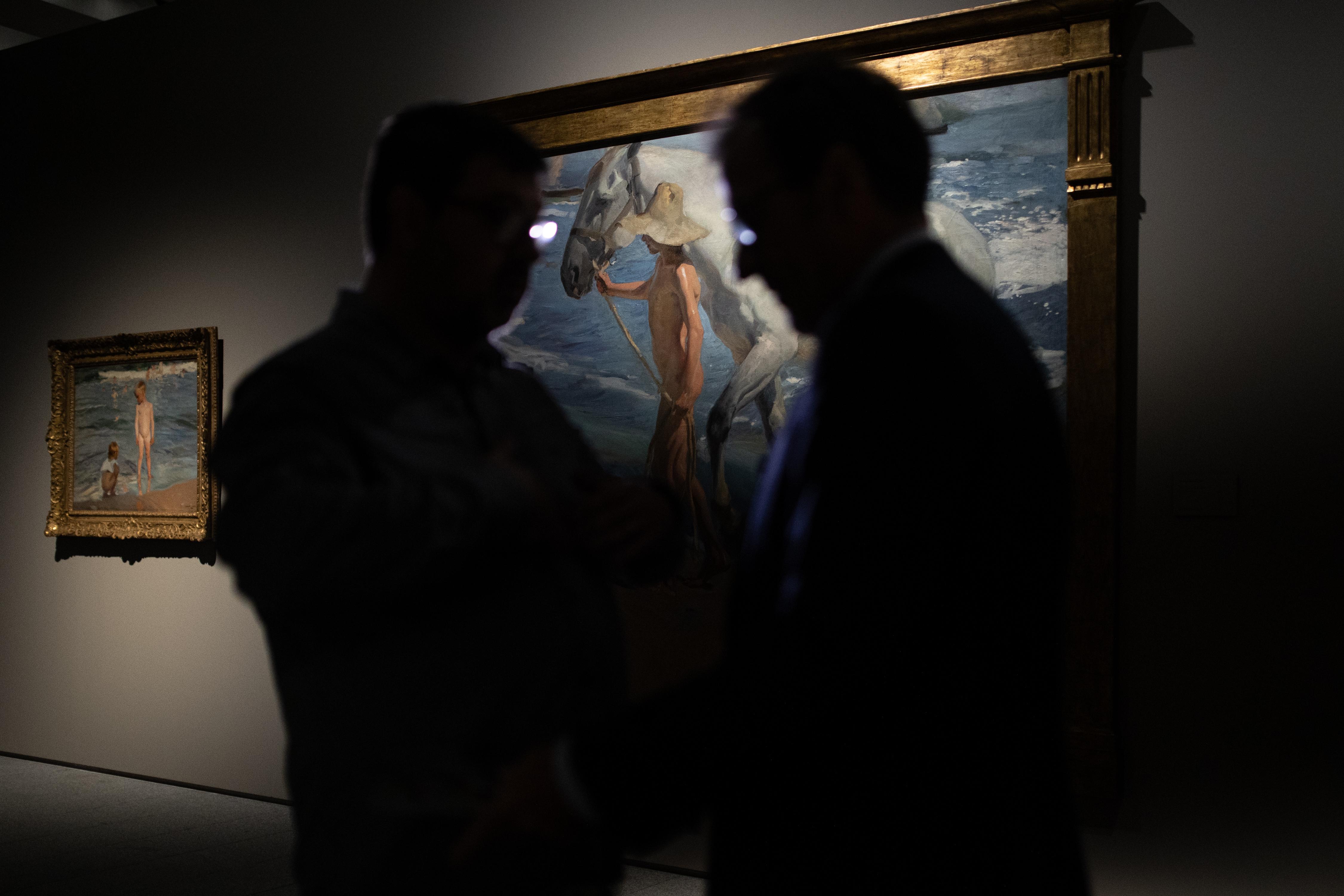 Visitantes durante la presentación de la exposición ‘Sorolla, cien años de modernidad’, en la Galería de las Colecciones Reales en 2024. EP.