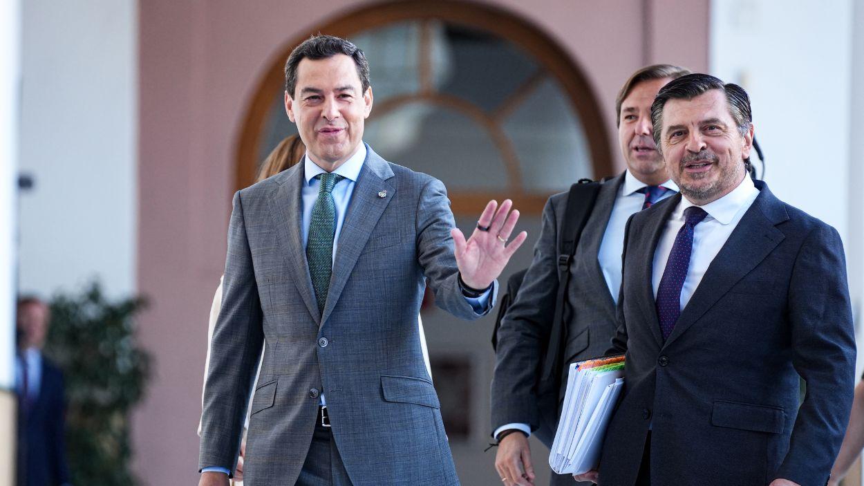 El presidente en funciones de la Junta y candidato del PP a la reelección, Moreno Bonilla, llegando al hemiciclo del Parlamento / EP