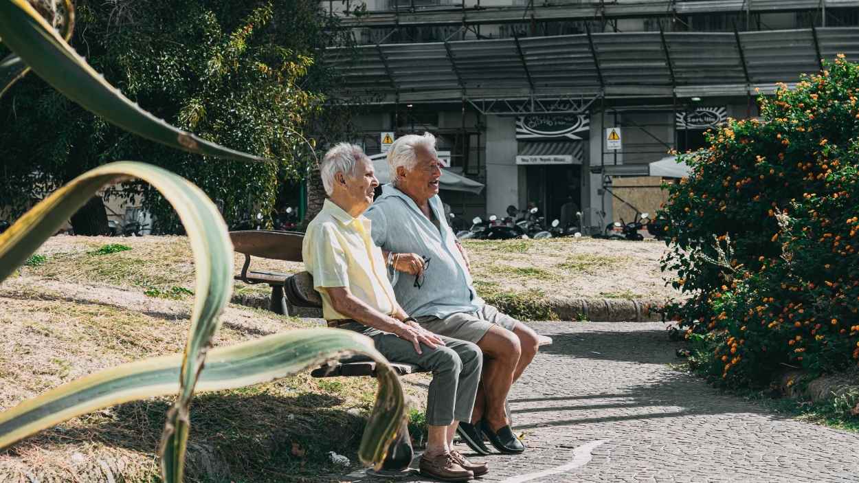 El "falso alzhéimer" del verano: la confusión repentina en mayores que sí tiene tratamiento