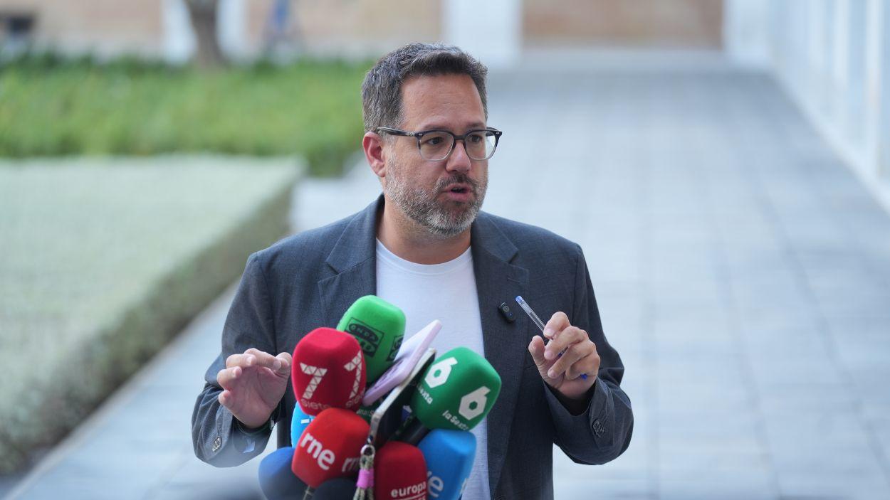 El portavoz de Adelante Andalucía, José Ignacio García, atiende a los medios de comunicación / EP