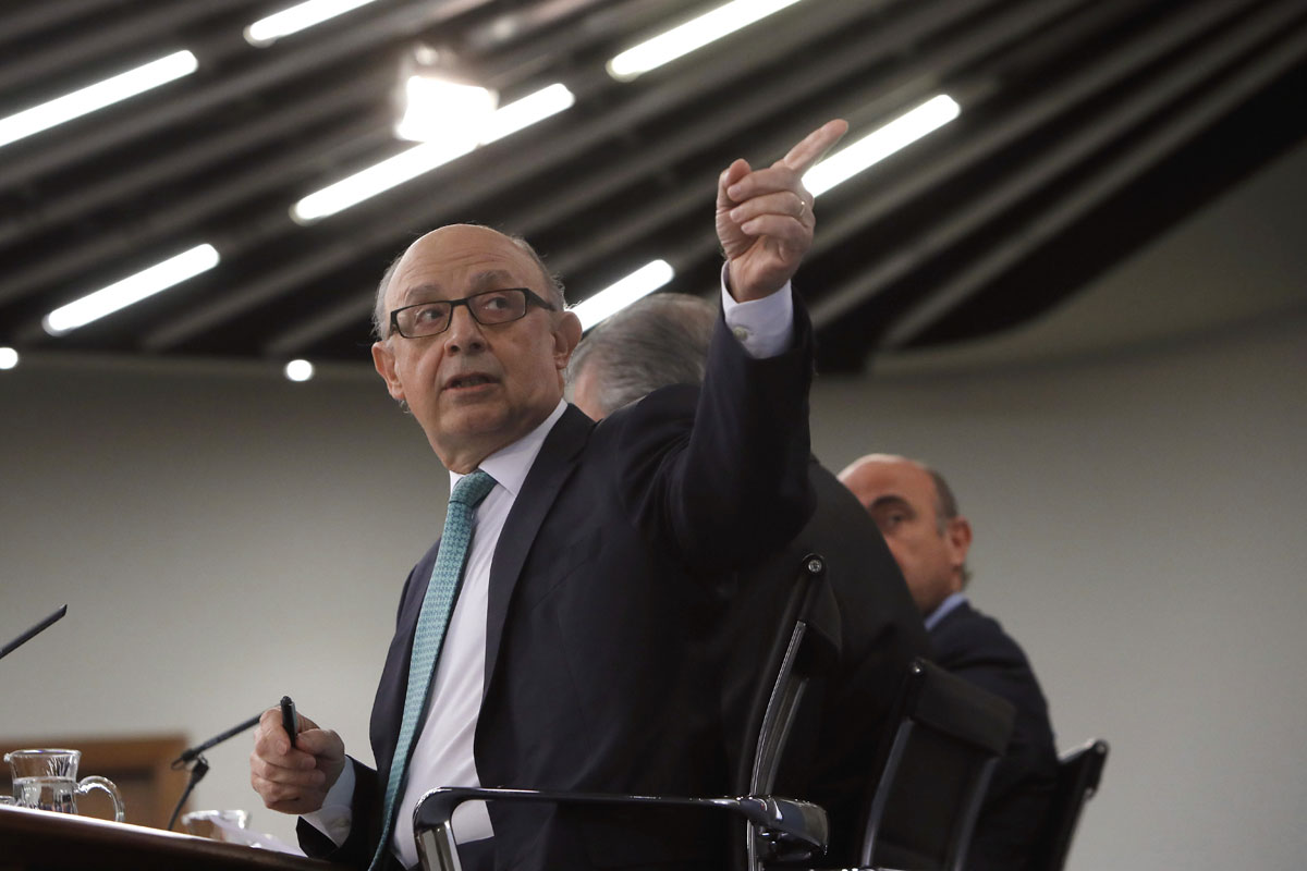 El ministro de Hacienda, Cristóbal Montoro, durante la rueda de prensa posterior a la reunión del Consejo de Ministros 