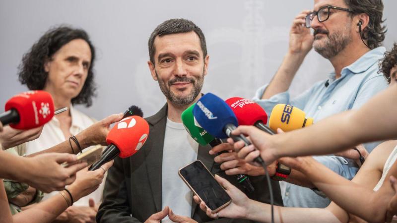 El ministro de Derechos Sociales, Consumo y Agenda 2030, Pablo Bustinduy, ofrece declaraciones a medios en Madrid. EP.