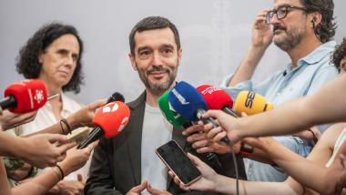 El ministro de Derechos Sociales, Consumo y Agenda 2030, Pablo Bustinduy, ofrece declaraciones a medios en Madrid. EP.
