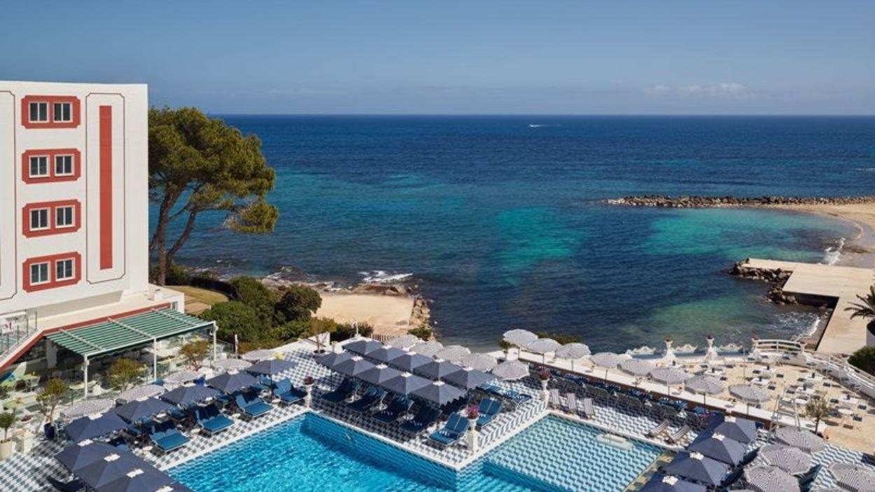 Stoneweg y Bain Capital venden el hotel Mongibello Ibiza al Grupo Ramat e inversores privados