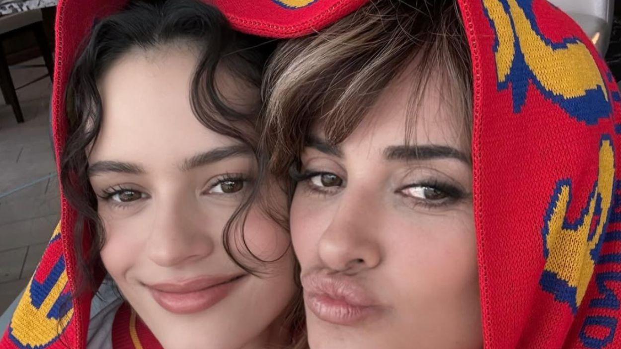 Rosalía y Penélope Cruz. 