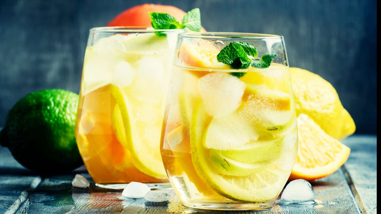 Sangría de cava: la receta refrescante y fácil que triunfa en verano
