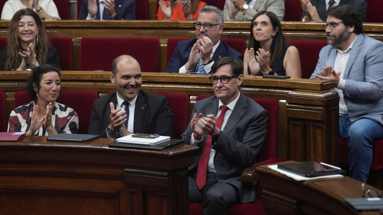 El presidente de la Generalitat, Salvador Illa, durante el debate final de los presupuestos en el Parlament de Catalunya. David Zorrakino / EP