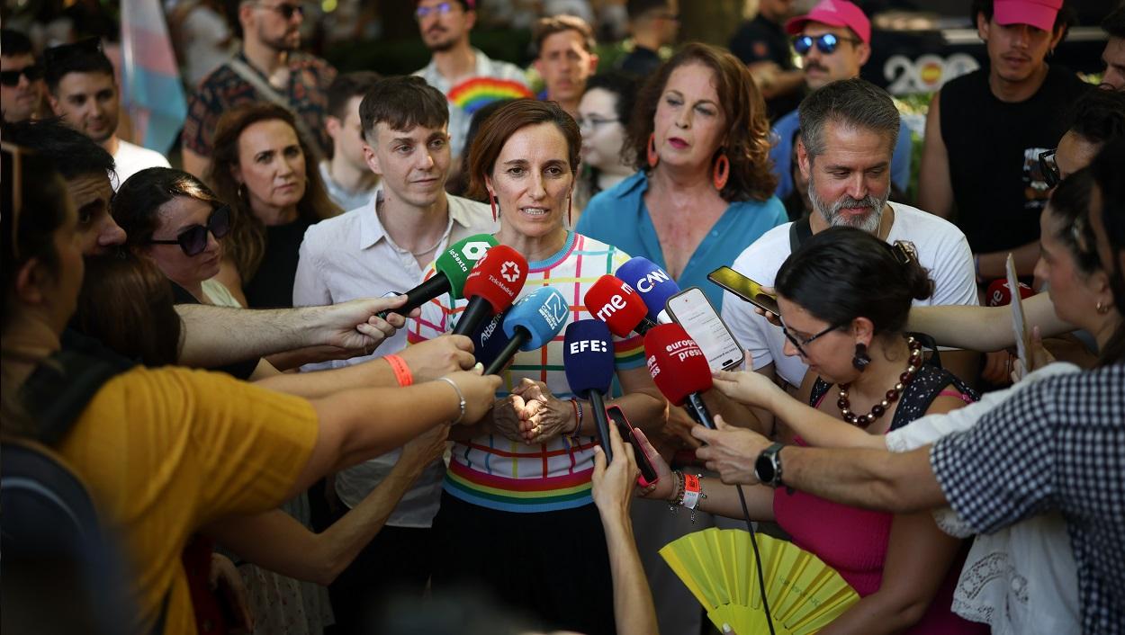 La portavoz de Más Madrid y ministra de Sanidad, Mónica García, ofrece declaraciones a la prensa, antes de la manifestación estatal del Orgullo LGTBI+ 2026. EP