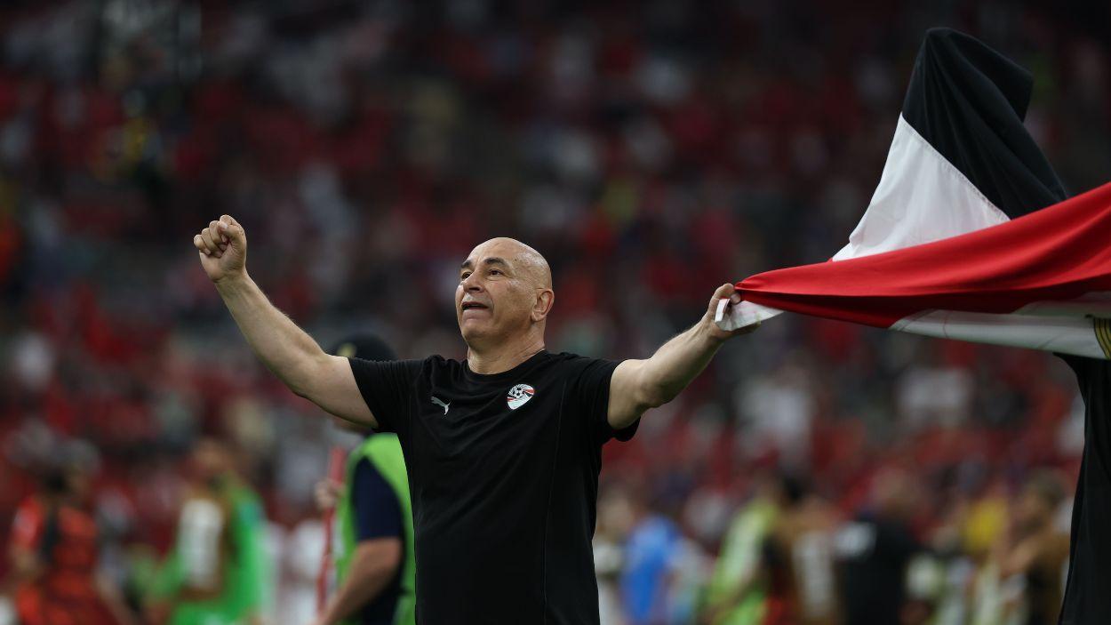 El seleccionador de Egipto, Hossam Hassan, celebra el pase a octavos de final del Mundial 2026. Europa Press.