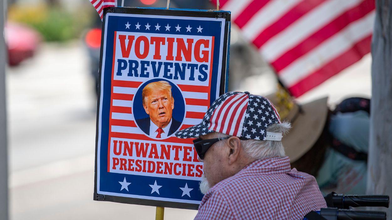 Trump resucita el fantasma del comunismo y promete un renacimiento de EEUU en un 4 de Julio tormentoso. Europa Press.