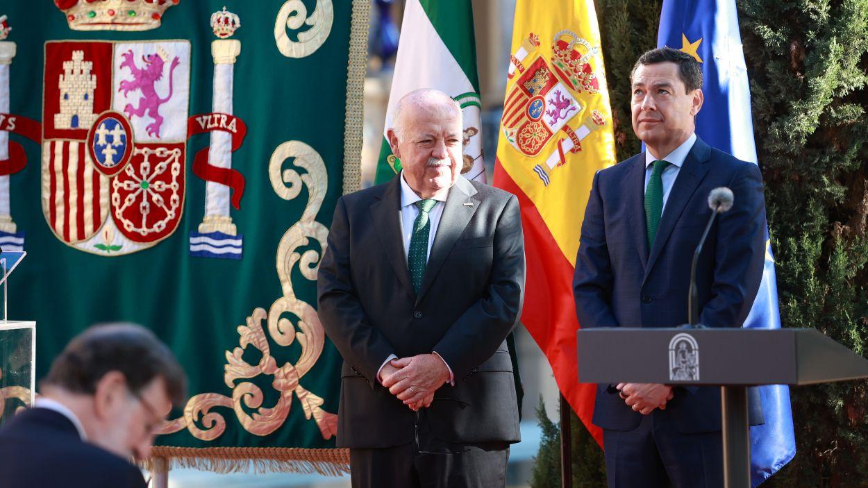 El presidente de la Junta de Andalucía, Moreno Bonilla, junto al presidente del Parlamento andaluz, Jesús Aguirre / EP