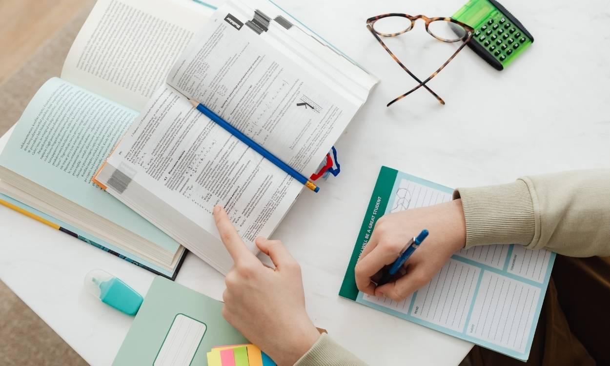 Permisos retribuidos de formación profesional: cómo solicitarlos y cuándo la empresa no puede negarlos