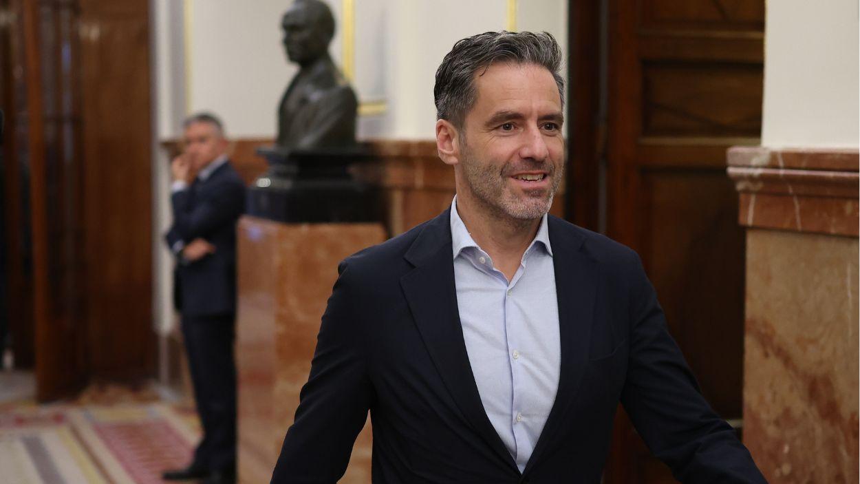 El diputado del PP, Borja Sémper, a su salida de una sesión plenaria, en el Congreso de los Diputados, a 23 de junio de 2026. EP.