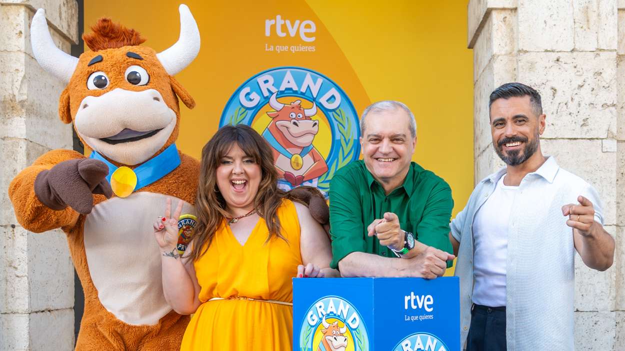 La Vaquilla, Lalachus, Ramón García y Gorka Rodríguez, protagonistas de 'El Grand Prix del Verano' (RTVE)